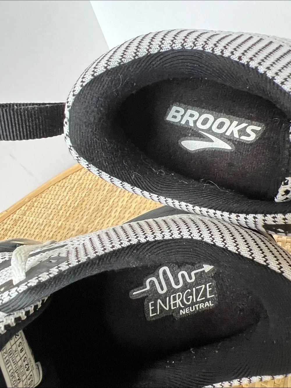 Brooks Revel 5 running shoes white mesh black Women’s 10.5 B